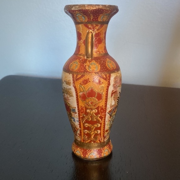 Vintage Miniature ceramic Chinese Vase urn oriental style hand painted. Gold. - Picture 2 of 12